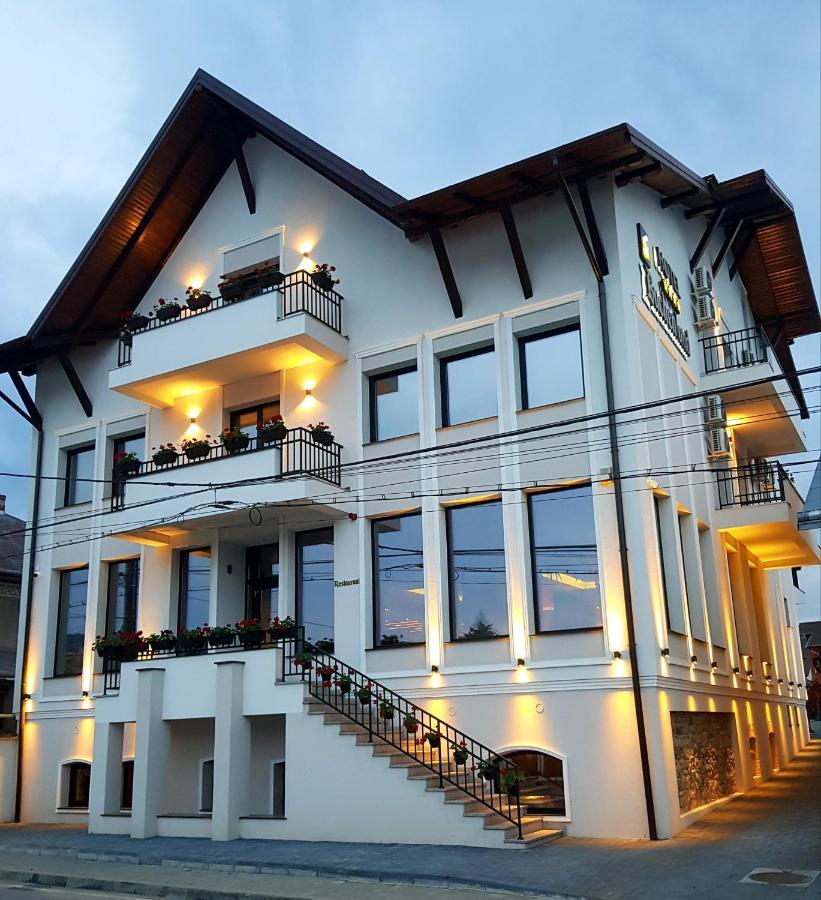 Hotel Buchenland Gura Humorului Exterior photo